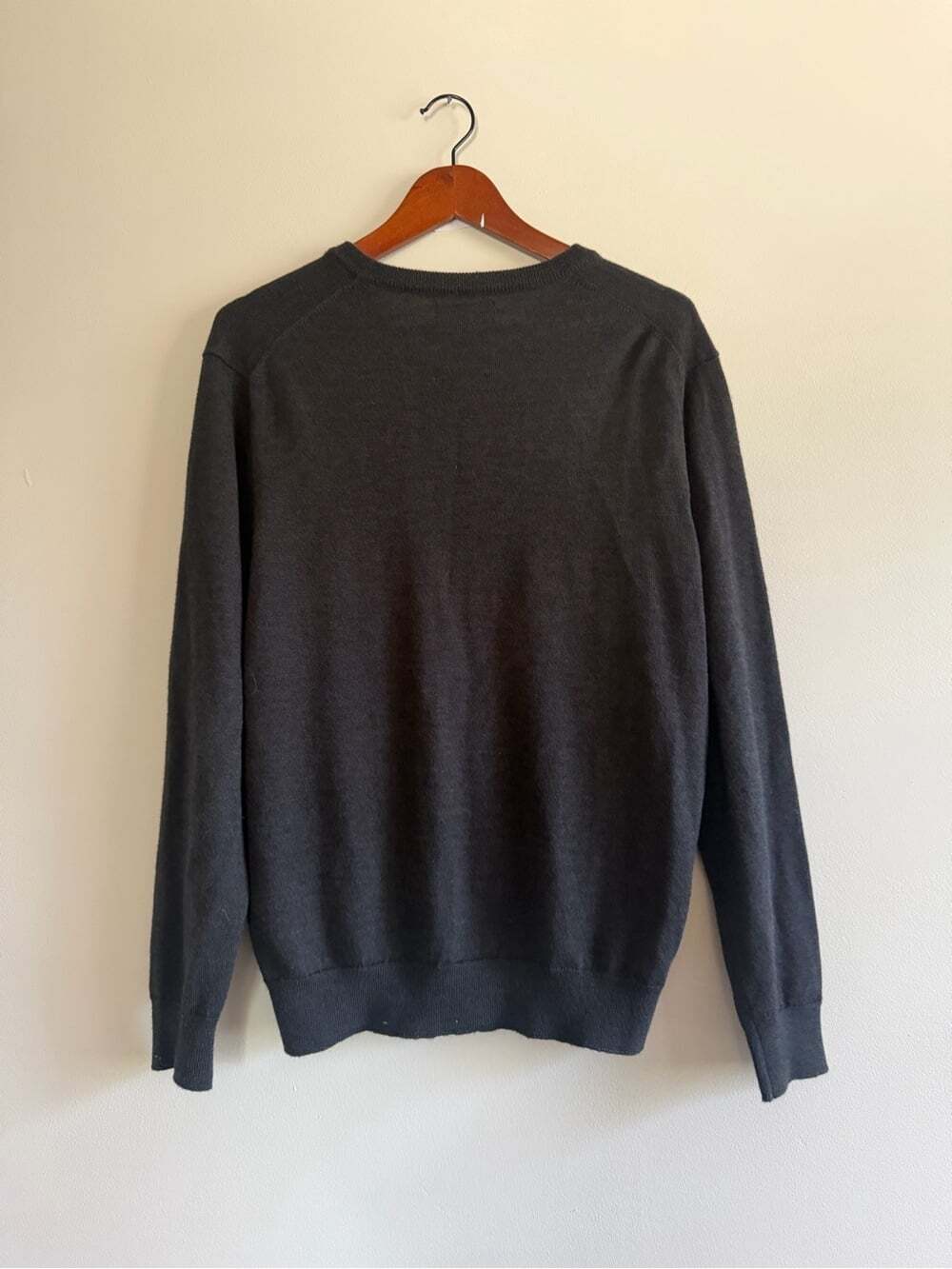 Club Room Merino Wool V-Neck Sweater – Dark Charcoal Classic Preppy Knit - Picture 5 of 6